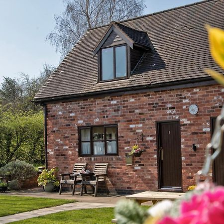 Charlie'S Cottage With Alpacas And 7Mins Drive To Alton Towers Denstone Exterior photo