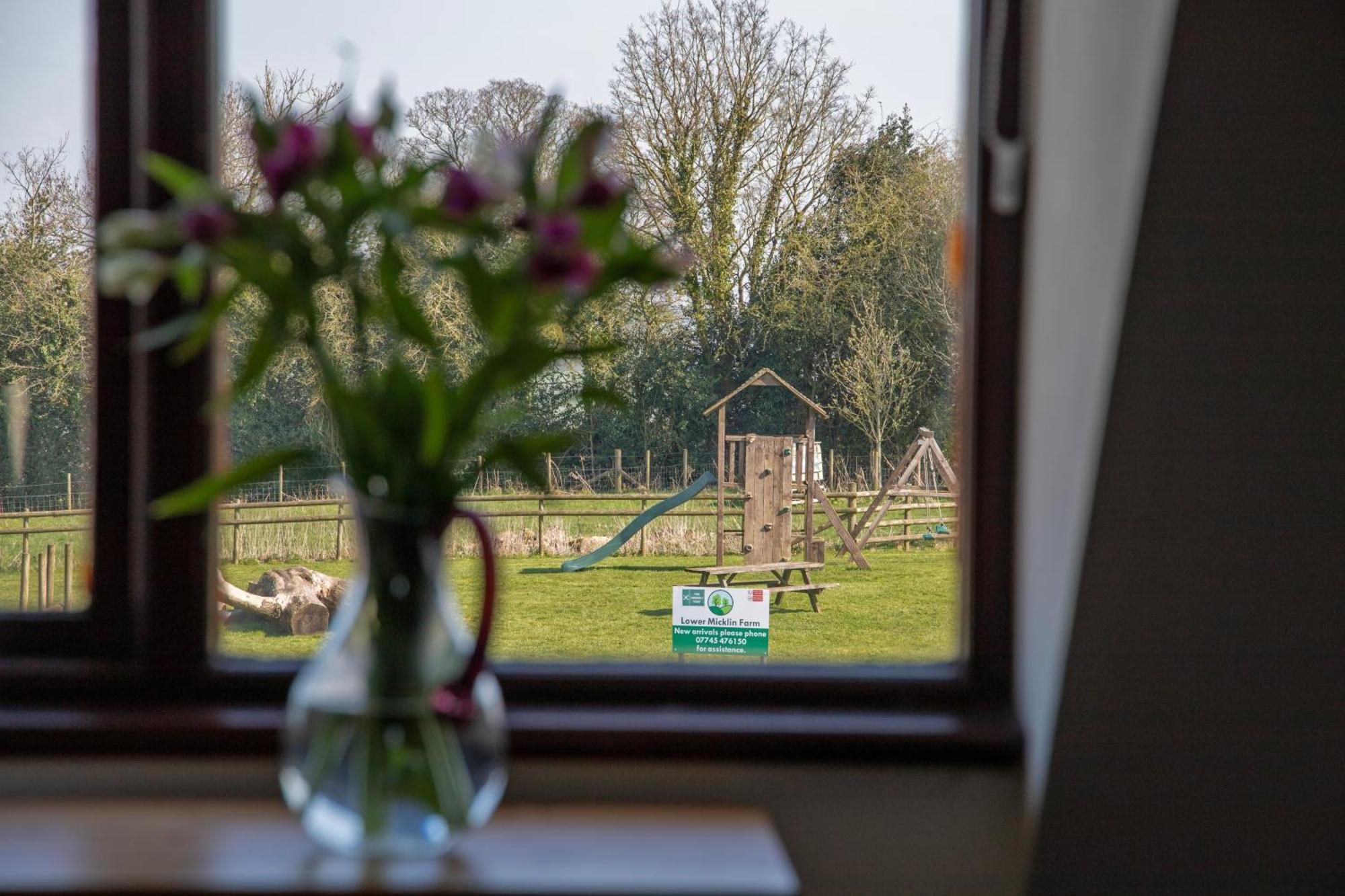 Charlie'S Cottage With Alpacas And 7Mins Drive To Alton Towers Denstone Exterior photo