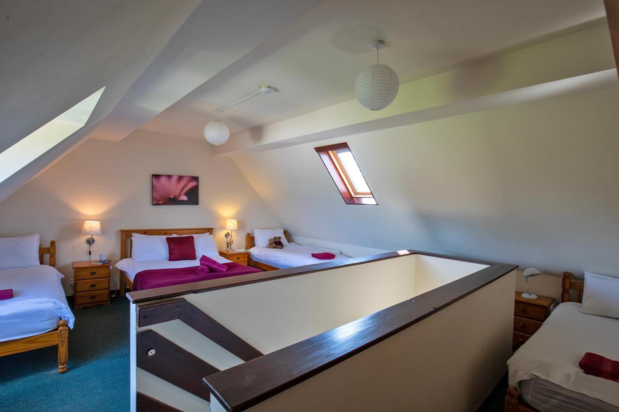 Charlie'S Cottage With Alpacas And 7Mins Drive To Alton Towers Denstone Exterior photo