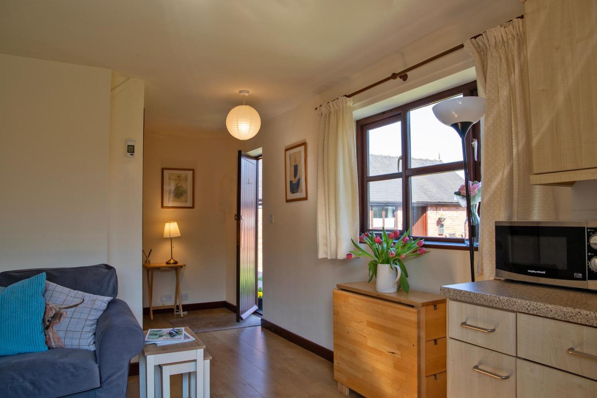 Charlie'S Cottage With Alpacas And 7Mins Drive To Alton Towers Denstone Exterior photo